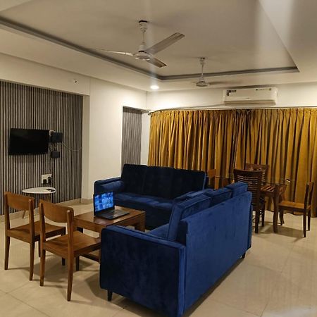 Hsquare Service Apartment Malad Mumbai Exterior photo